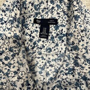 GAP Slim Fit Men's Floral Button-Down Shirt in White and Blue